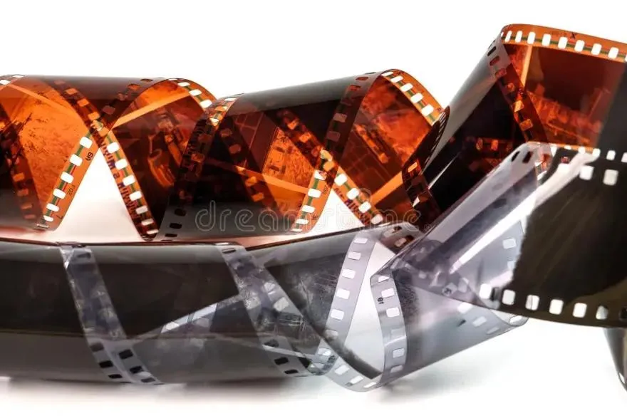 Bezpieczne wyjęcie kliszy z aparatu: unikaj uszkodzeń filmu