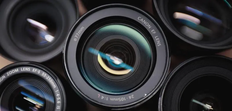 Jak wybrać obiektyw do zdjęć ubrań, by uniknąć zniekształceń i osiągnąć doskonałą jakość?